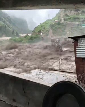 nepal lama rinpoche buddha tibet hima laya everest mount cyclone typhon typhoon cata flood river