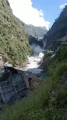 nepal lama rinpoche buddha tibet hima laya everest mount cyclone typhon typhoon cata flood river