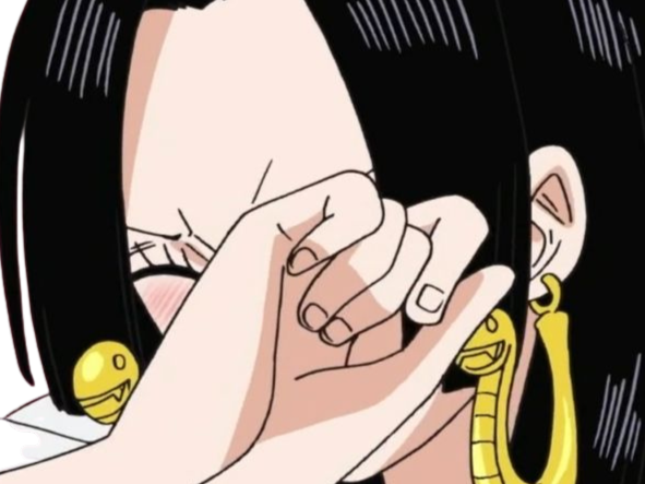 boa hancock one piece cheveux noir yeux bleu boucles oreille serpent fic bloop