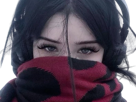 brune-echarpe-fille-mignonne-cheveuxnoirs-femme-yeux-bruns-regard-froid-hiver-neige-russe-ukrainienne-knifos