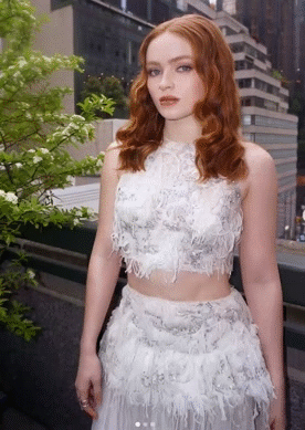sadie sink redhead rdh famosa kino 2002 zoomix stranger things zoe zig eli chri spid