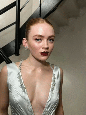 sadie sink redhead rdh 2002 zoomix stranger things zoe zig eli chri spid actriz celeb
