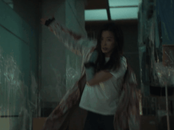 jun ji hyun actrice coreenne badass capuche determination gif