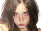 fille-femme-meuf-regard-sauvage-flash-selfie-lumiere-yeux-rousseur-mignonne-grunge-alt-animal-knifos