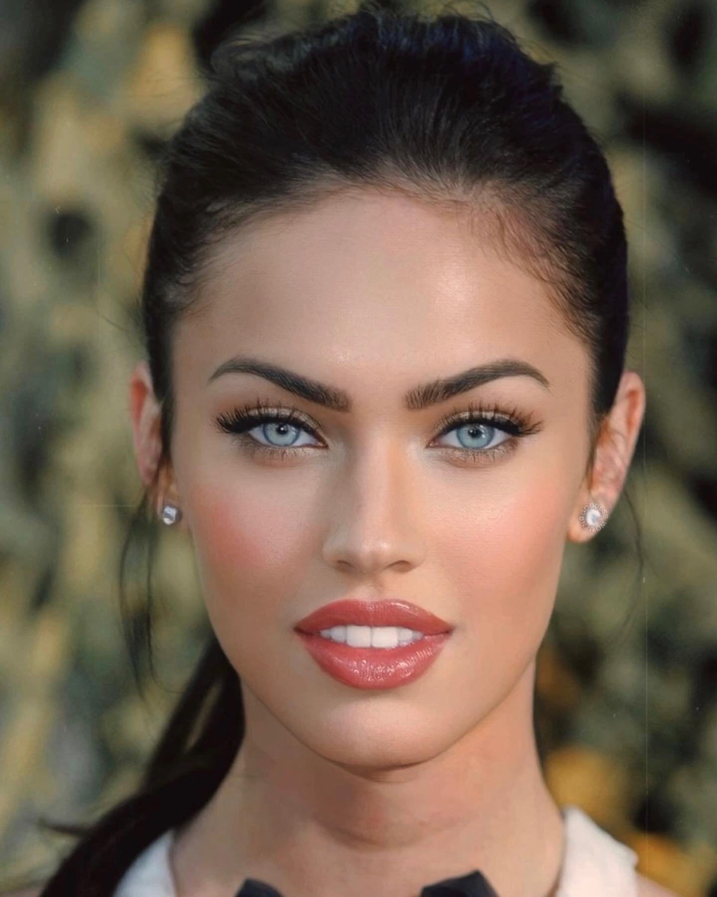 Sticker prime megan fox actress celeb cine dolls april oneil banes lila desi mae till hex par glandilus