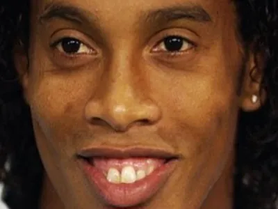 Sticker ronaldinho ronnie bresil sourire smile gros plan chambrage moquerie par Eurosport