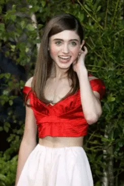 Sticker nata dyer tvshow nflx stranger things nancy whee tusc tiny skiny feetent actress celeb cine par batistulo59