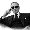 zemmour chad grand lunettes fume cigare costume