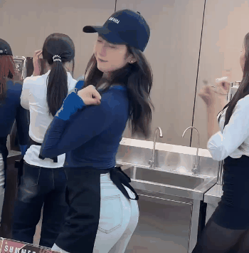 Sticker gif chinoise vendeuse danse dance mignonne cute zinzin zinzoline teen par Tromperie