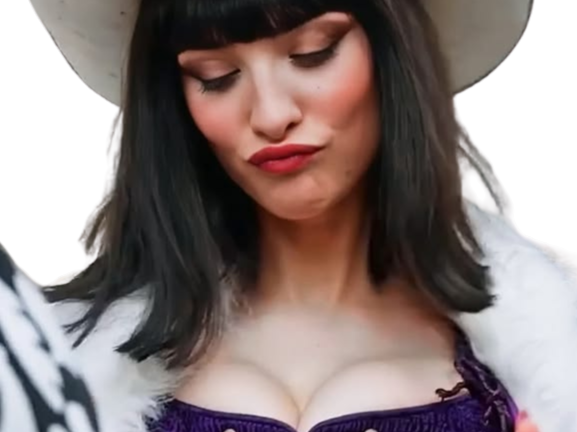 Sticker lera abova one piece live action nico robin cheveux noir frange fic bloop chapeau blanc par Bl0op
