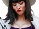 lera abova one piece live action nico robin cheveux noir frange fic bloop chapeau blanc