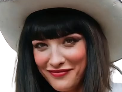 Sticker lera abova one piece live action nico robin cheveux noir frange fic bloop chapeau blanc par Bl0op