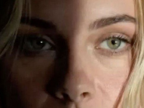 Sticker kristen stewart actrice americaine blonde yeux verts femme cannes sans lunettes annees 2022 2020s par PubliusOvidius