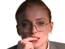 sophie turner secretaire lunettes blonde cheveux attaches 2026 femme actrice trentaine trentenaire