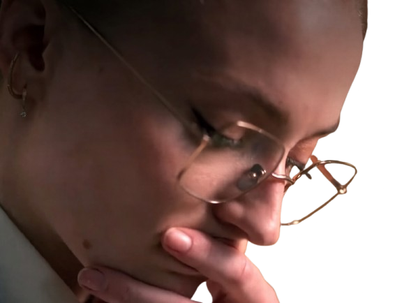 Sticker sophie turner secretaire lunettes blonde cheveux attaches 2026 femme actrice trentaine trentenaire par PubliusOvidius
