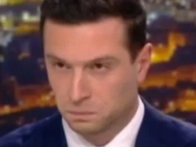 Sticker bardella rn fn marine lepen jordan politique tete visage cnews mediapart moue fache malheureux sourcils par SayIt