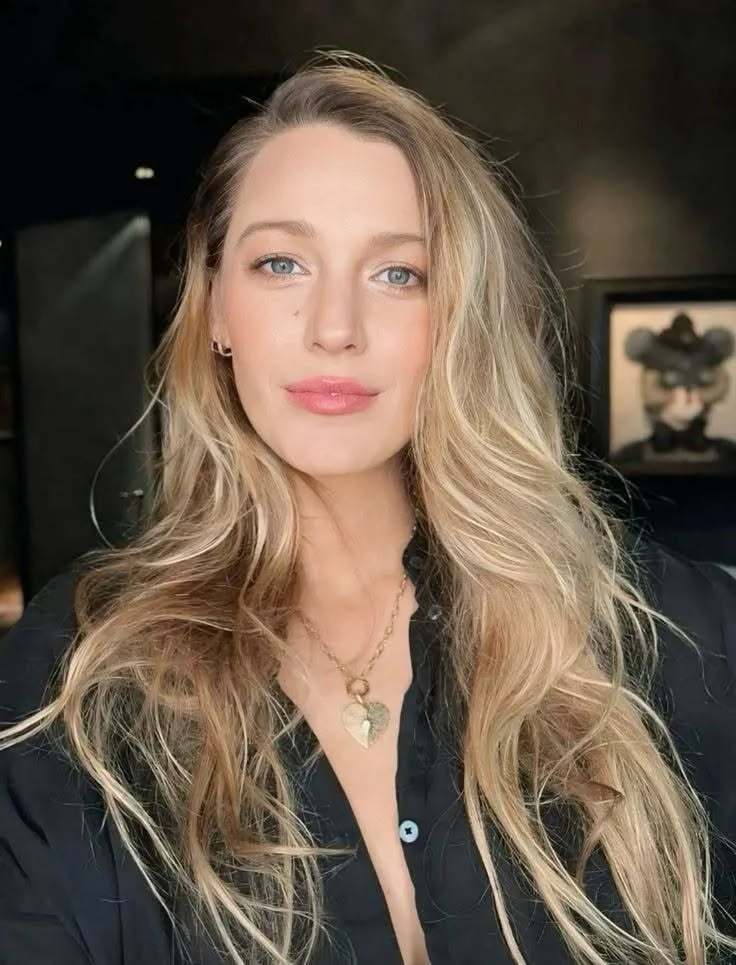 Sticker blake lively actress famosa tvshow kino serena gossip town bloom carol hick nancy shallow ada par glandilus