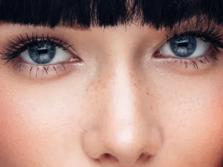 Sticker coffeeandmilk mannequin femme brune yeux bleus frange libre de droit banque image pas nom par Dark-63
