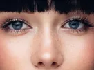 coffeeandmilk mannequin femme brune yeux bleus frange libre de droit banque image pas nom