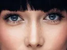 coffeeandmilk mannequin femme brune yeux bleus frange libre de droit banque image pas nom