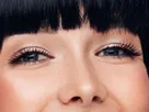 coffeeandmilk mannequin femme brune yeux bleus frange libre de droit banque image pas nom