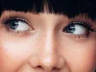 coffeeandmilk mannequin femme brune yeux bleus frange libre de droit banque image pas nom