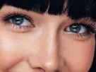 coffeeandmilk mannequin femme brune yeux bleus frange libre de droit banque image pas nom