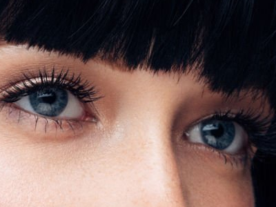 Sticker coffeeandmilk mannequin femme brune yeux bleus frange libre de droit banque image pas nom par Dark-63
