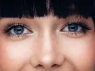 coffeeandmilk mannequin femme brune yeux bleus frange libre de droit banque image pas nom