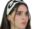 cemre baysel femme actrice vingtaine vingtenaire chatain yeux verts turque