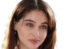 cemre baysel femme actrice vingtaine vingtenaire chatain yeux verts turque