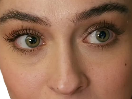 Sticker cemre baysel femme actrice vingtaine vingtenaire chatain yeux verts turque par Dark-63