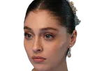 cemre baysel femme actrice vingtaine vingtenaire chatain yeux verts turque
