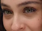 cemre baysel femme actrice vingtaine vingtenaire chatain yeux verts turque