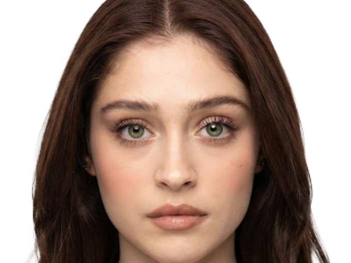 Sticker cemre baysel femme actrice vingtaine vingtenaire chatain yeux verts turque par Dark-63