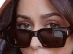 Sticker cristin milioti actrice femme brune grands yeux marron trentaine trentenaire black mirror zoom lunettes par PubliusOvidius