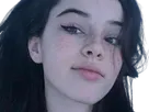 fille femme meuf regard malicieux malicieuse sournoise sournois hihi suspect suspicion mignonne jolie belle knifos