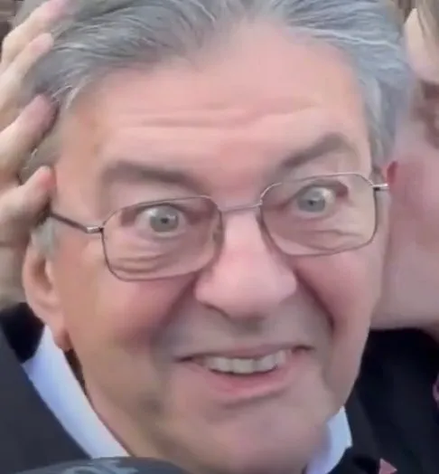 Sticker melenchon flippant lfi tare sourire pervers bisou par Chatsuffit