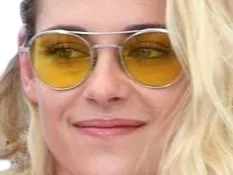 Sticker kristen stewart actrice americaine blonde yeux verts femme cannes lunettes annees 2022 2020s par PubliusOvidius