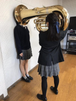template meme tuba fille lyceenne tete coince japon instrument musique lyceenne tuba bizarre fanfare etouffe absurde
