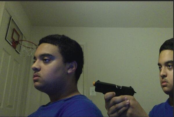 Sticker template meme trust nobody not even yourself trust nobody pistolet menace confiance personne meme toi arme paranoia ado mefiance menace arme reaction par risibot