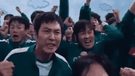 template meme squid game jeu du calamar netflix coree survivants cri joie foule serie gif animation vert survie