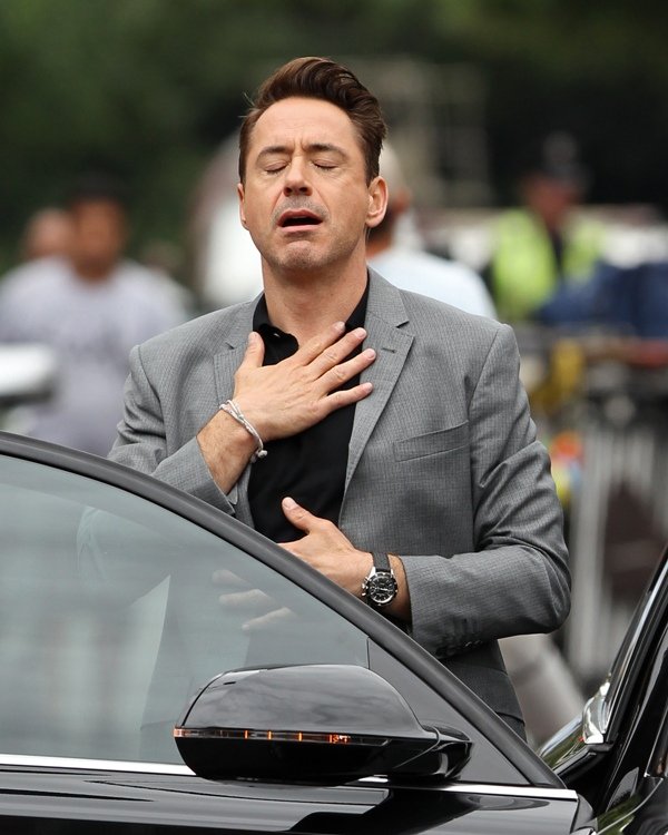 Sticker template meme relief robert downey jr soulagement ouf main sur coeur rdj ahh enfin respire apaise sauve reaction drole par risibot