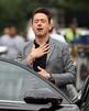 template meme relief robert downey jr soulagement ouf main sur coeur rdj ahh enfin respire apaise sauve reaction drole