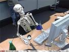 template meme waiting skeleton squelette attente ordinateur attend longtemps patience mort d ennui bureau toujours pas epuisant reaction drole humour