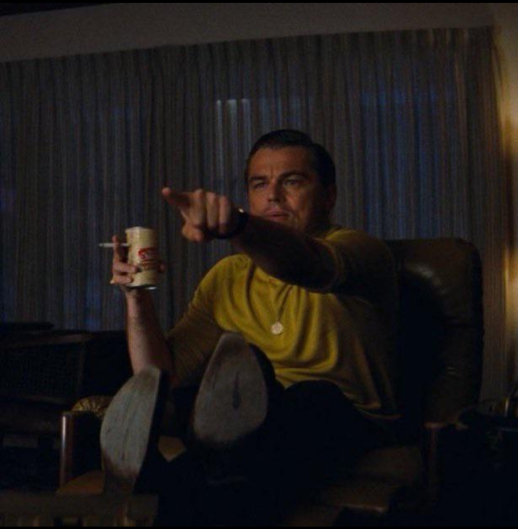Sticker template meme leonardo dicaprio pointing once upon a time in hollywood rick dalton pointe du doigt canape cigarette cinema je reconnais ha oui acteur reaction drole par risibot