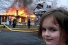 template meme burning house girl disaster girl fille maison en feu incendie sourire malefique sadique flammes mechante pompiers reaction drole