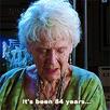 template meme 84 years 84 ans vieille dame grand mere matrix hacker temps long ordinateur vieille attente age vieux reaction drole