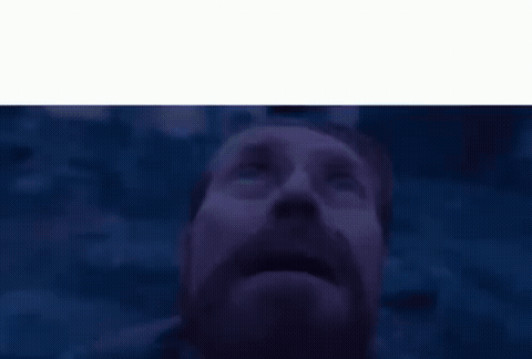 Sticker template meme gif animation willem dafoe regarde en haut ciel spiderman bouche ouverte surprise attente espoir priere choc reaction par risibot
