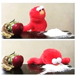 Sticker template meme elmo cocaine drogue pomme poudre sesame street marionnette addiction tentation choix reaction humour par risibot